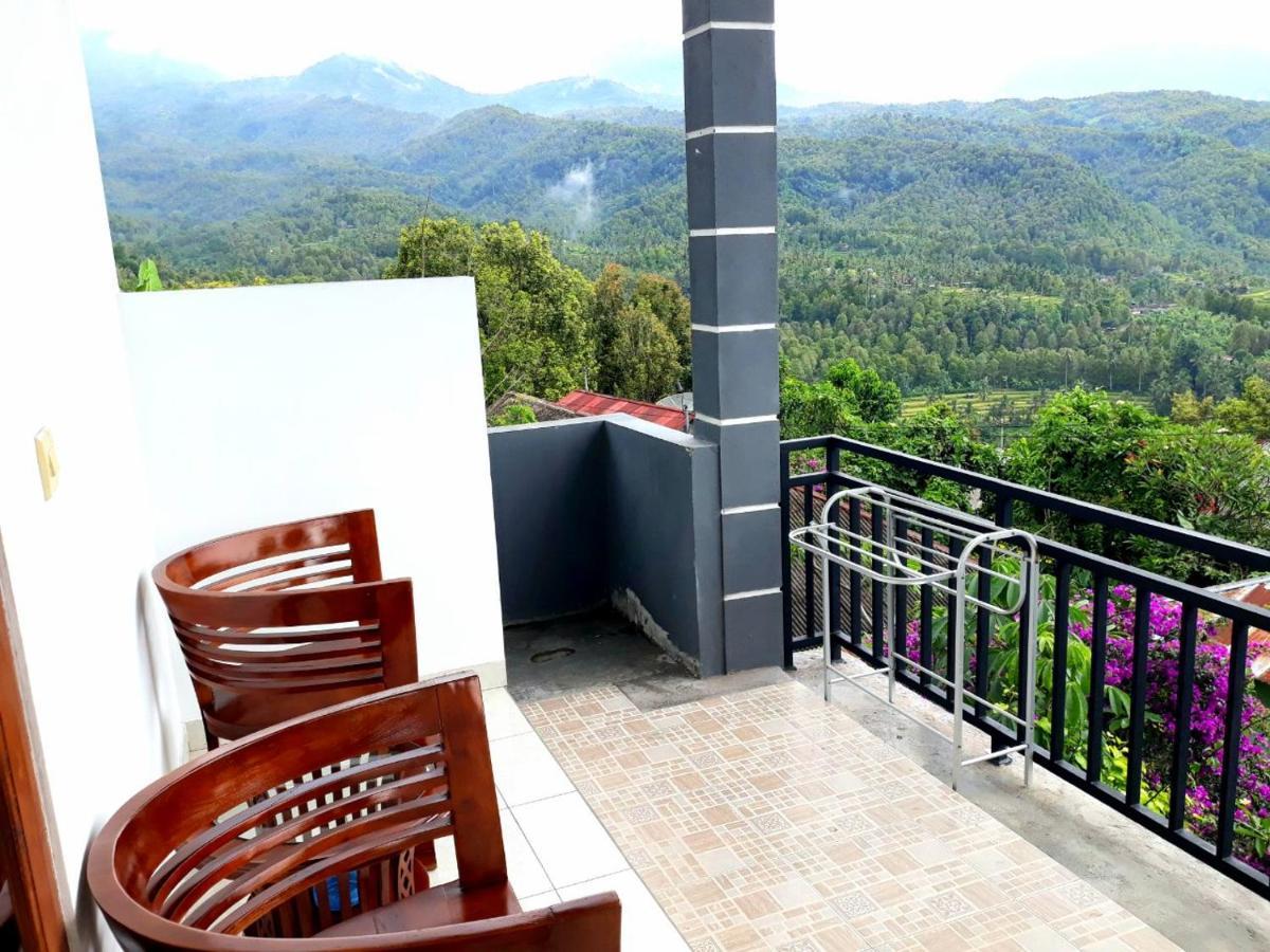 One Homestay And Warung Munduk Exterior foto